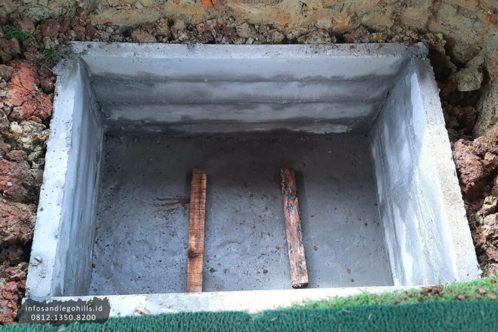 Kotak Beton Ukuran Kecil Untuk Pemindahan Makam
